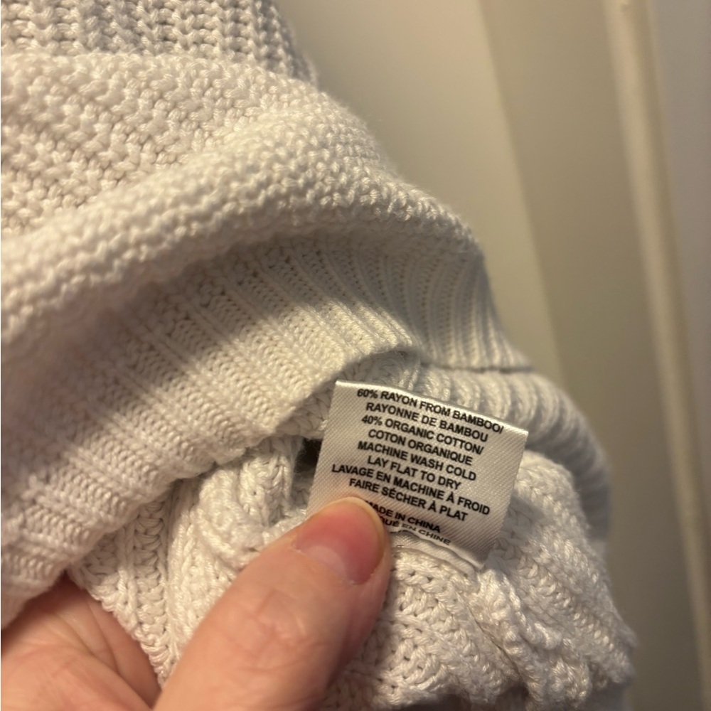Emma Knudsen V-Neck Women's Sweater. Size M (oversized). Bamboo/organic cotton - Picture 4 of 5